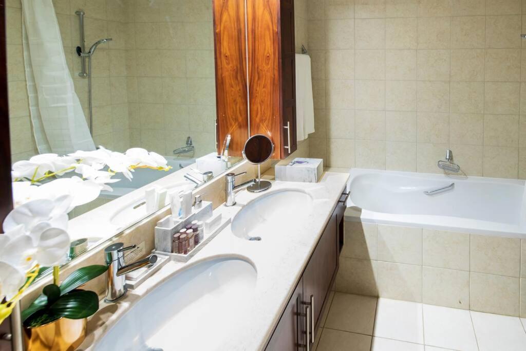דובאי First Class 2Br With Full Burj Khalifa And Fountain View מראה חיצוני תמונה